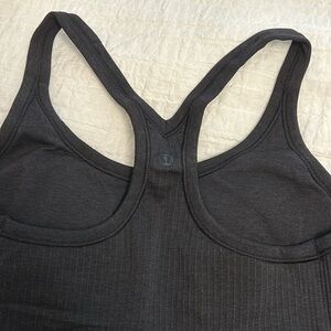 Lululemon Woman’s Size 6 Waist Length Built-in Bra Tank Top